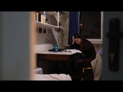 France : des étudiants contraints de vivre dans une résidence universitaire insalubre • FRANCE 24